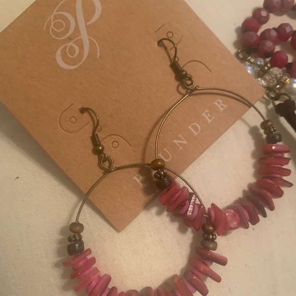 Plunder jewelry necklace and earring set - Picture 4 of 5